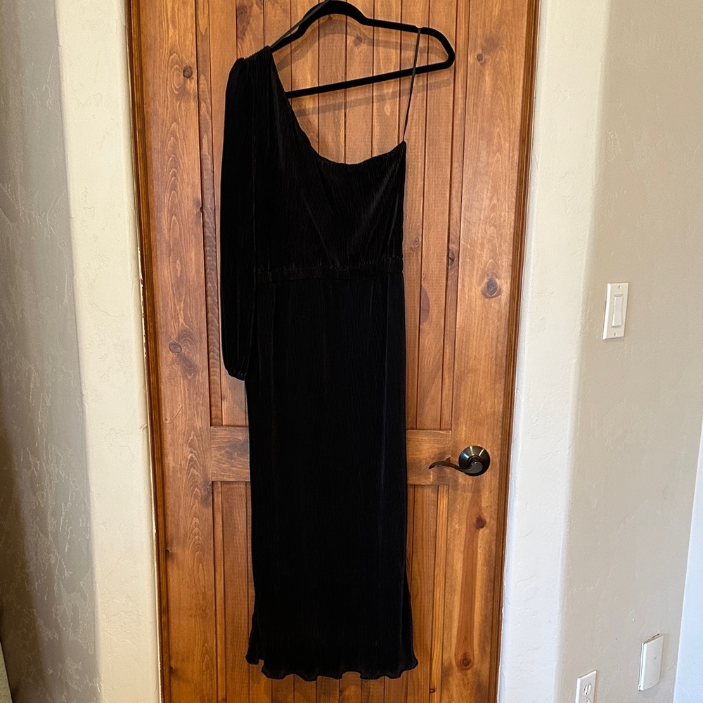 Petal & Pup Elegant Black One-Shoulder Dress